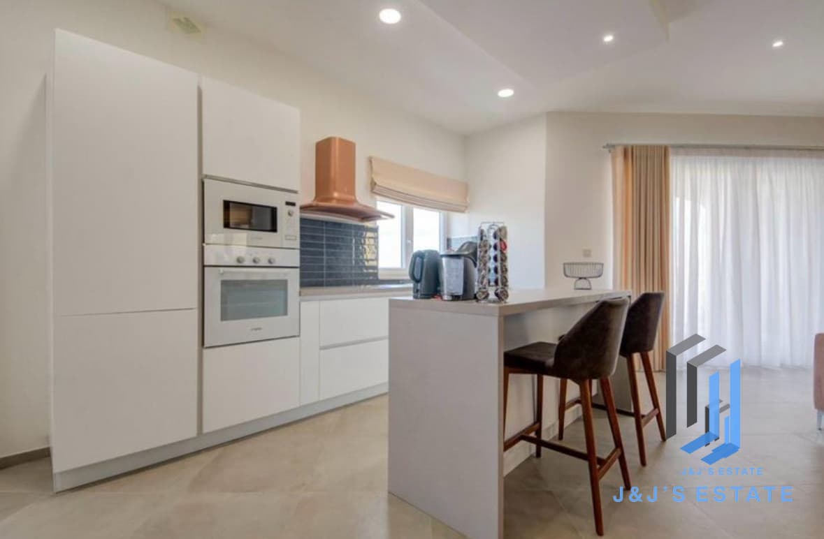 Three-bedroom apartment with sea views in Birgu · 9