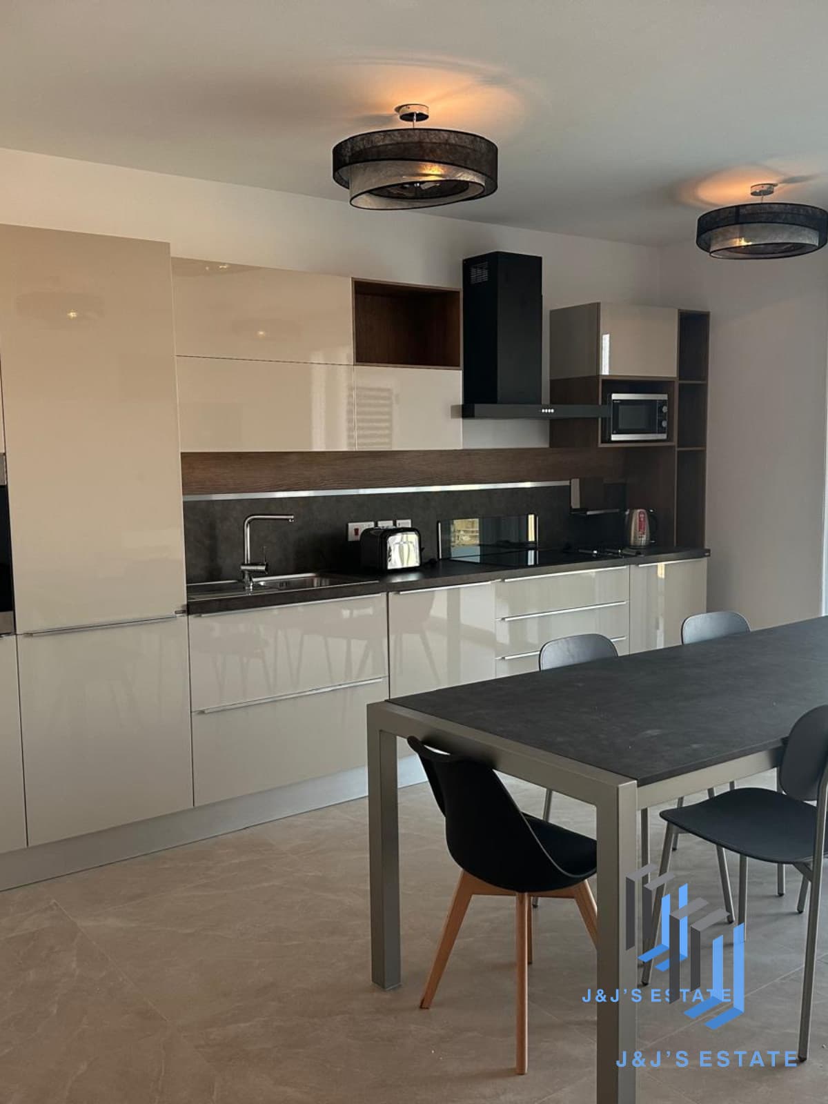 Luxurious 3-Bedroom Apartment in Mosta · 4
