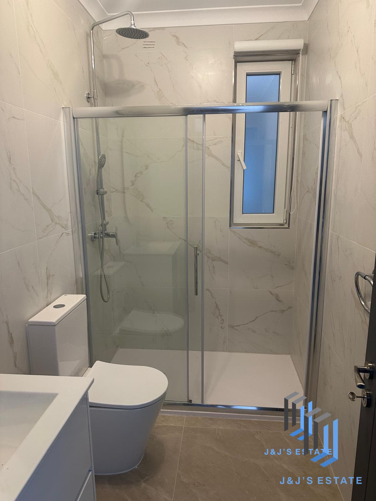 Luxurious 3-Bedroom Apartment in Mosta · 9