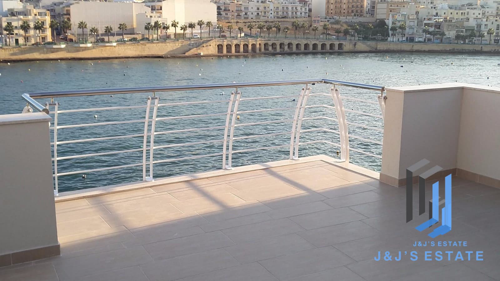 Sea Front Terraced House in Marsaskala · 2