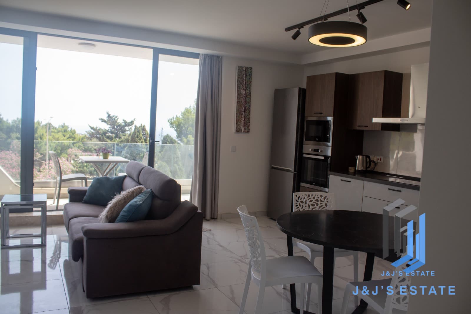 Modern 2-Bedroom Apartment in Mellieħa · 3