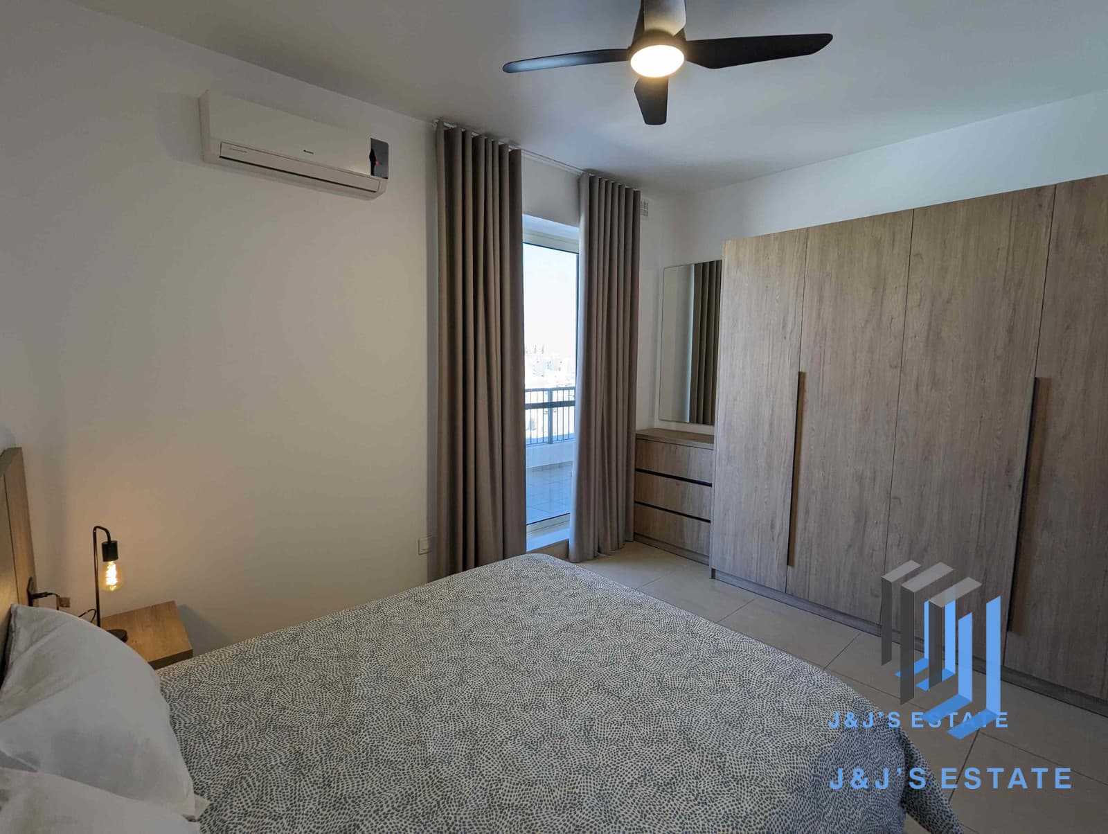Stunning 2-Bedroom Corner Penthouse in Gzira-Sliema · 11