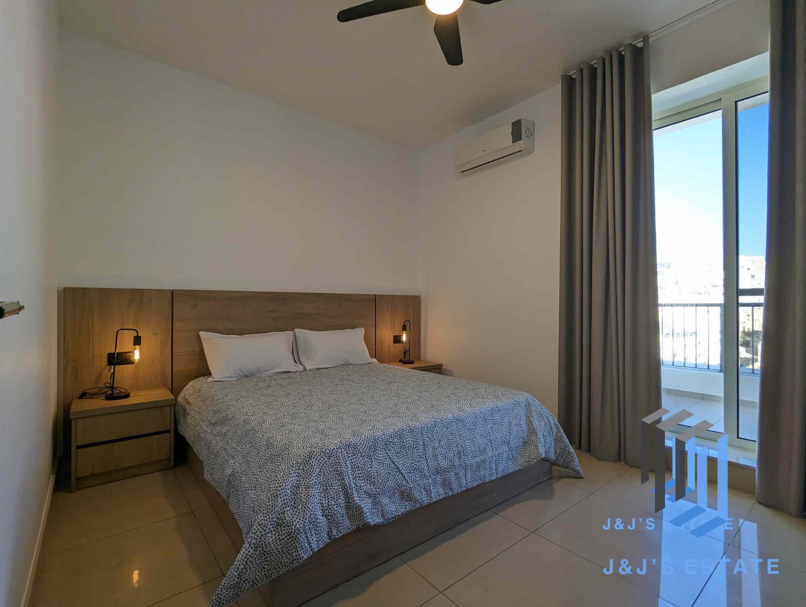 Stunning 2-Bedroom Corner Penthouse in Gzira-Sliema · 12