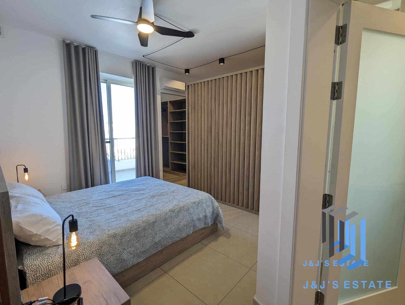 Stunning 2-Bedroom Corner Penthouse in Gzira-Sliema · 13