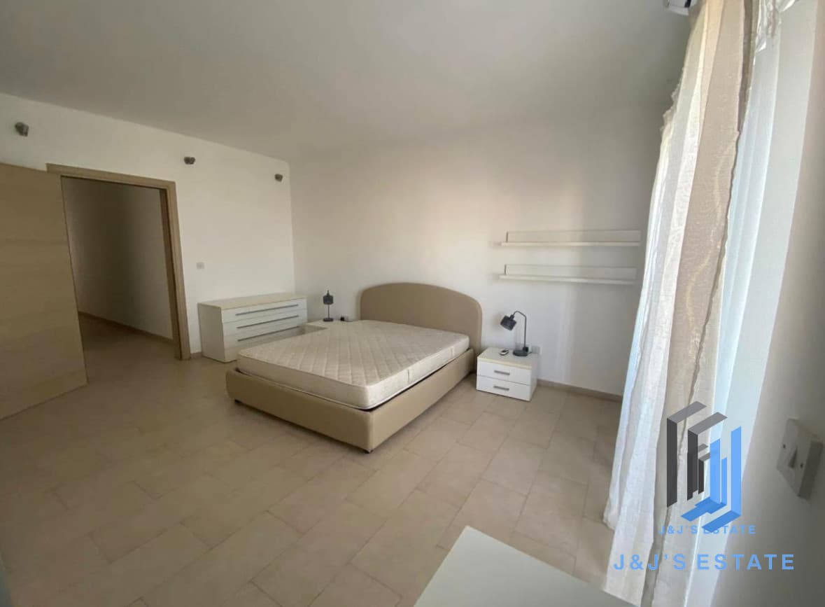 Duplex Penthouse with 1 Bedroom in St. Paul's Bay · 4