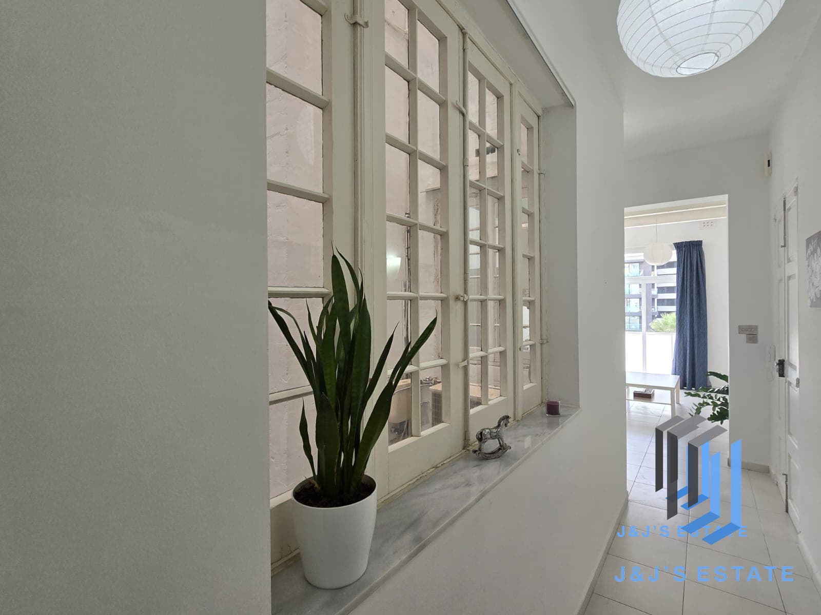 Furnished 2-Bedroom Apartment in Tigné · 1
