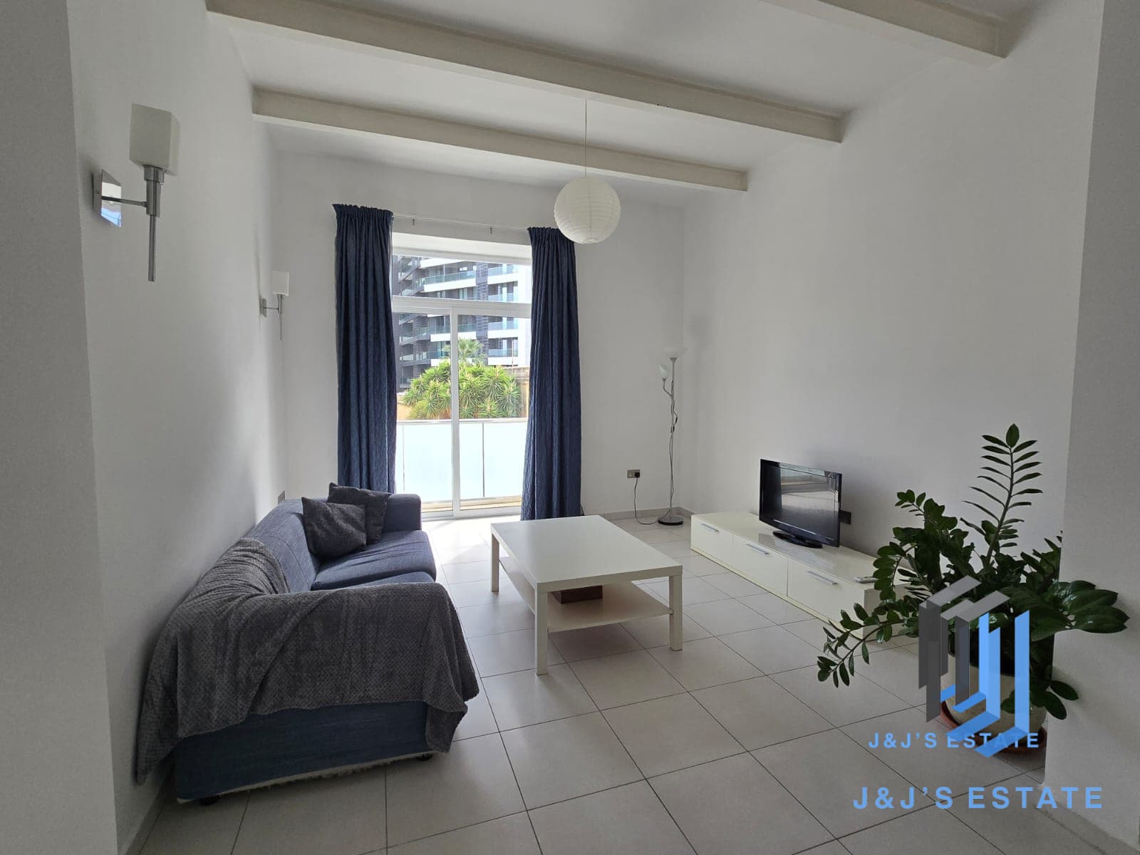 Furnished 2-Bedroom Apartment in Tigné · 2