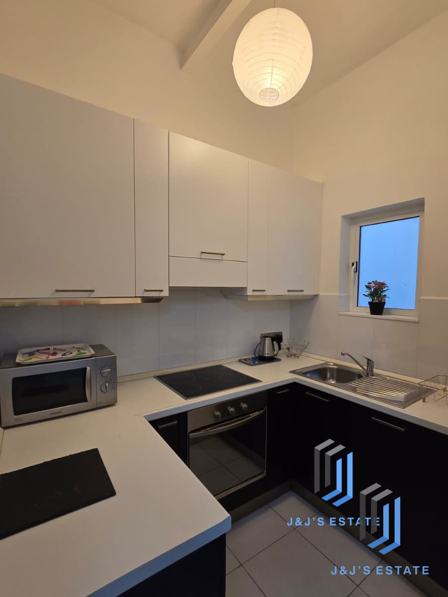 Furnished 2-Bedroom Apartment in Tigné · 4