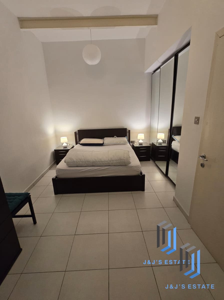 Furnished 2-Bedroom Apartment in Tigné · 5