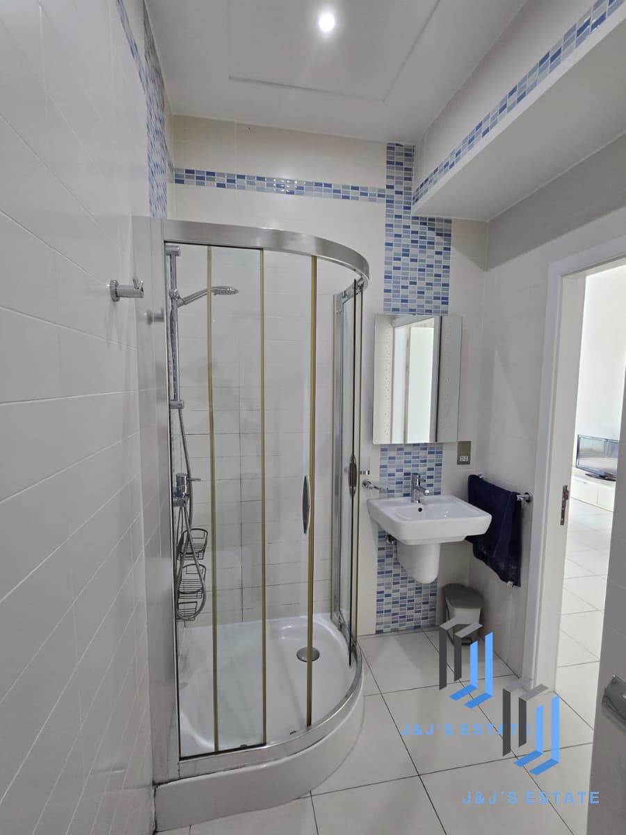 Furnished 2-Bedroom Apartment in Tigné · 6
