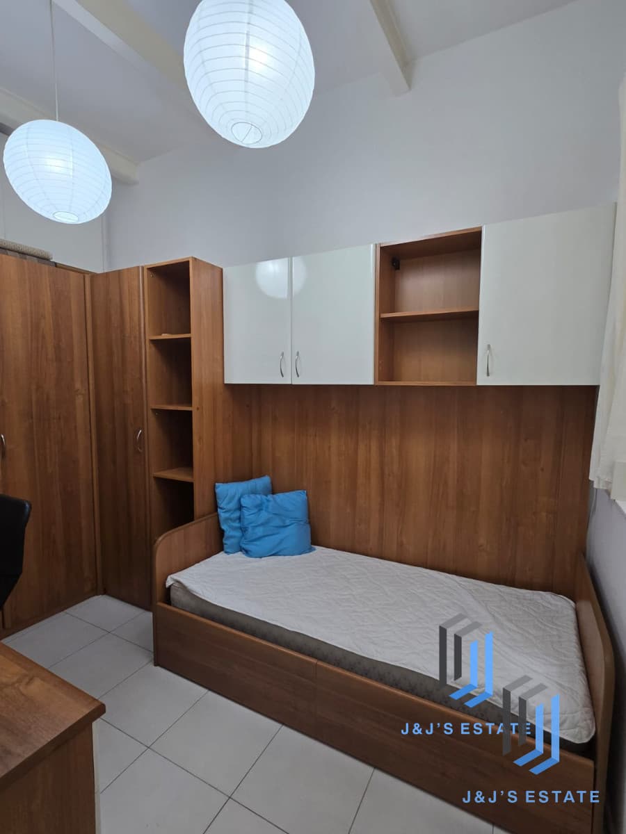 Furnished 2-Bedroom Apartment in Tigné · 8