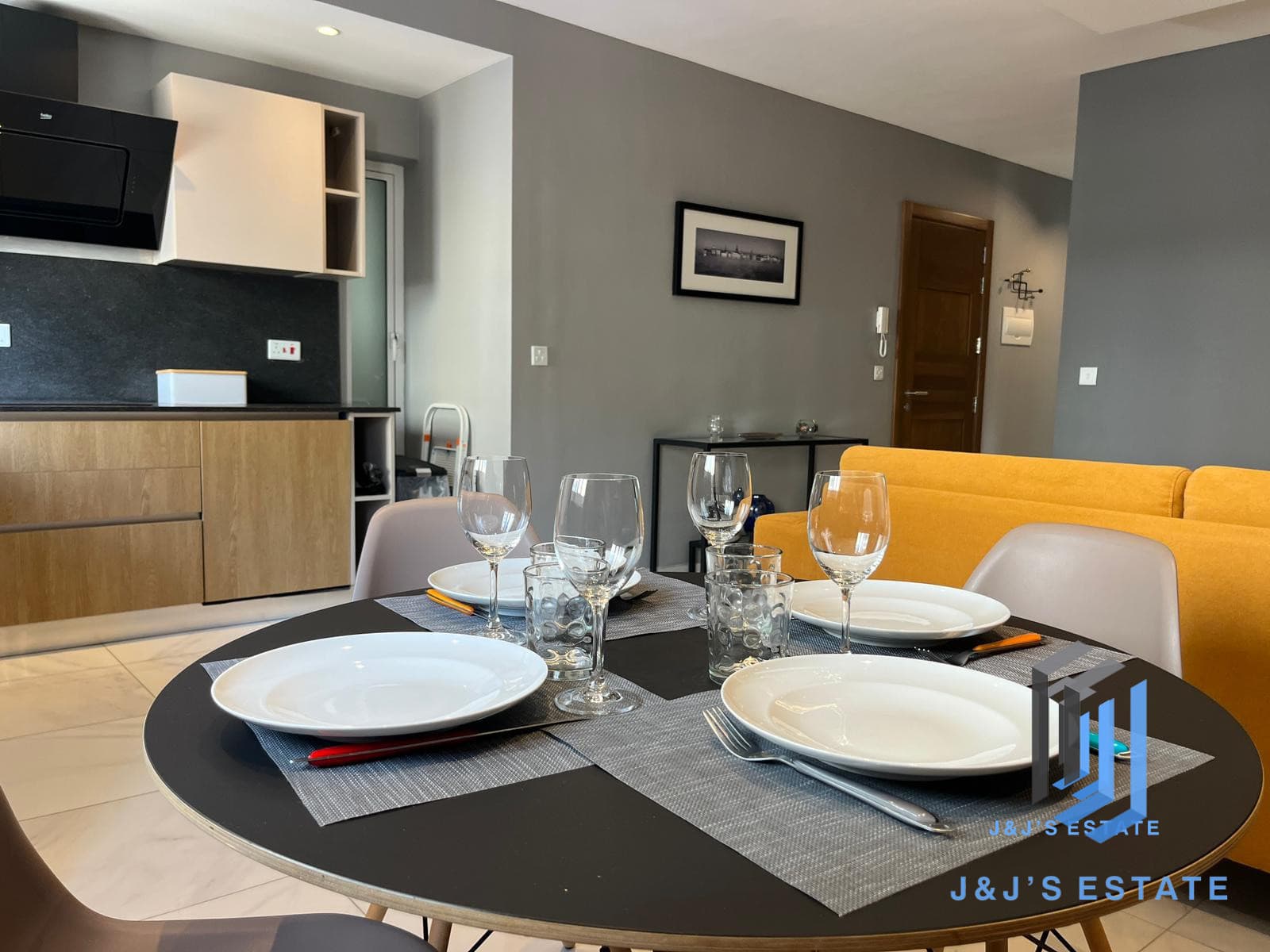 Modern 2-Bedroom Apartment in Gzira · 2