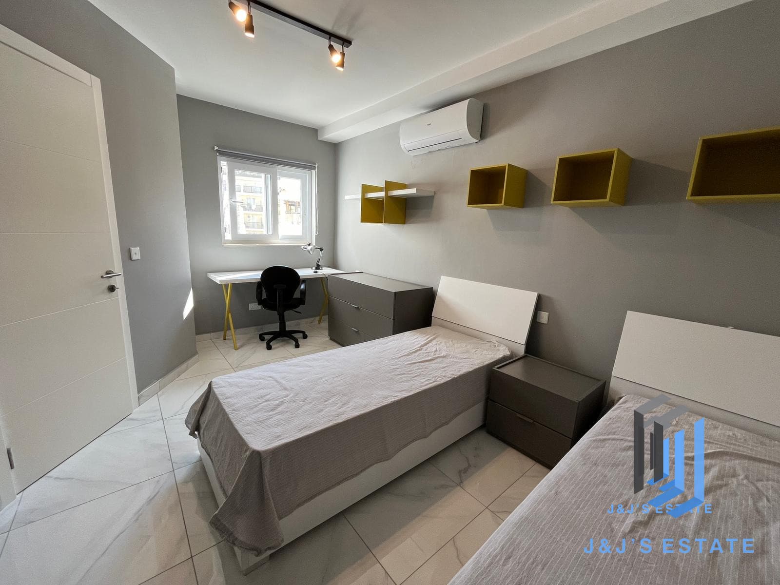 Modern 2-Bedroom Apartment in Gzira · 5