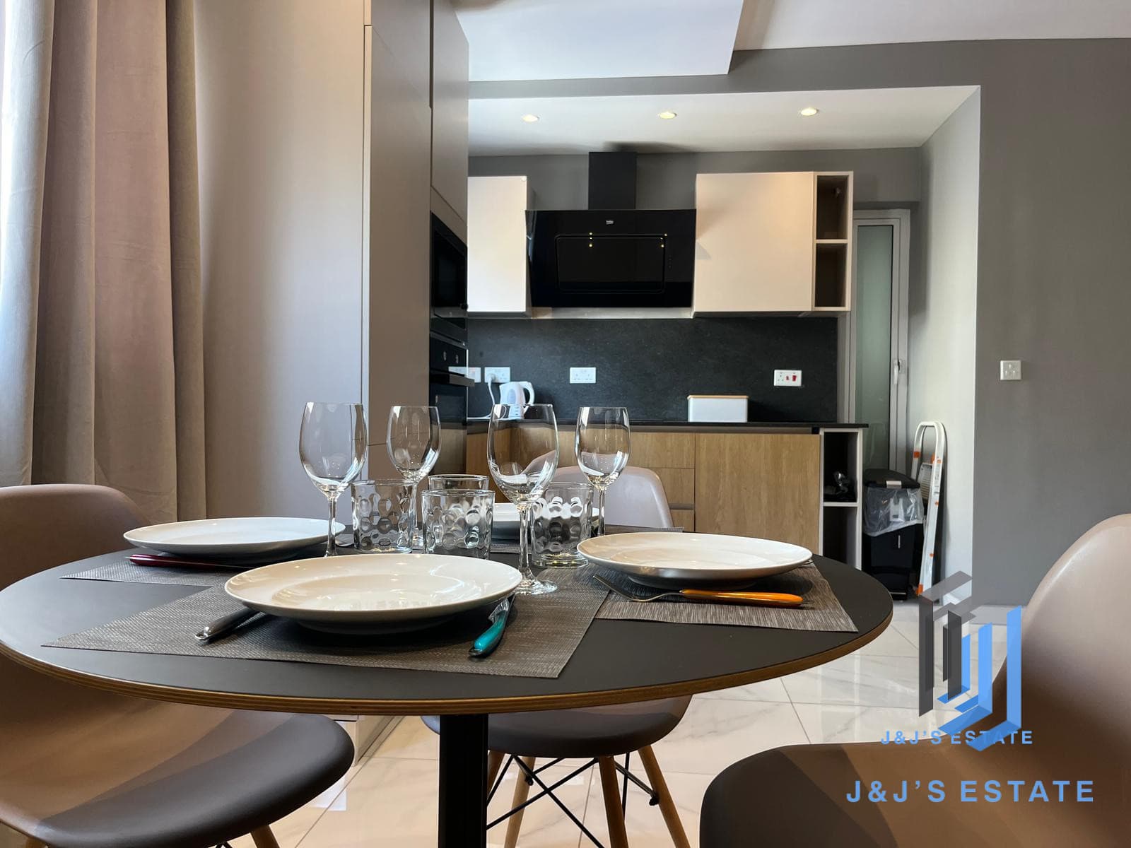 Modern 2-Bedroom Apartment in Gzira · 6