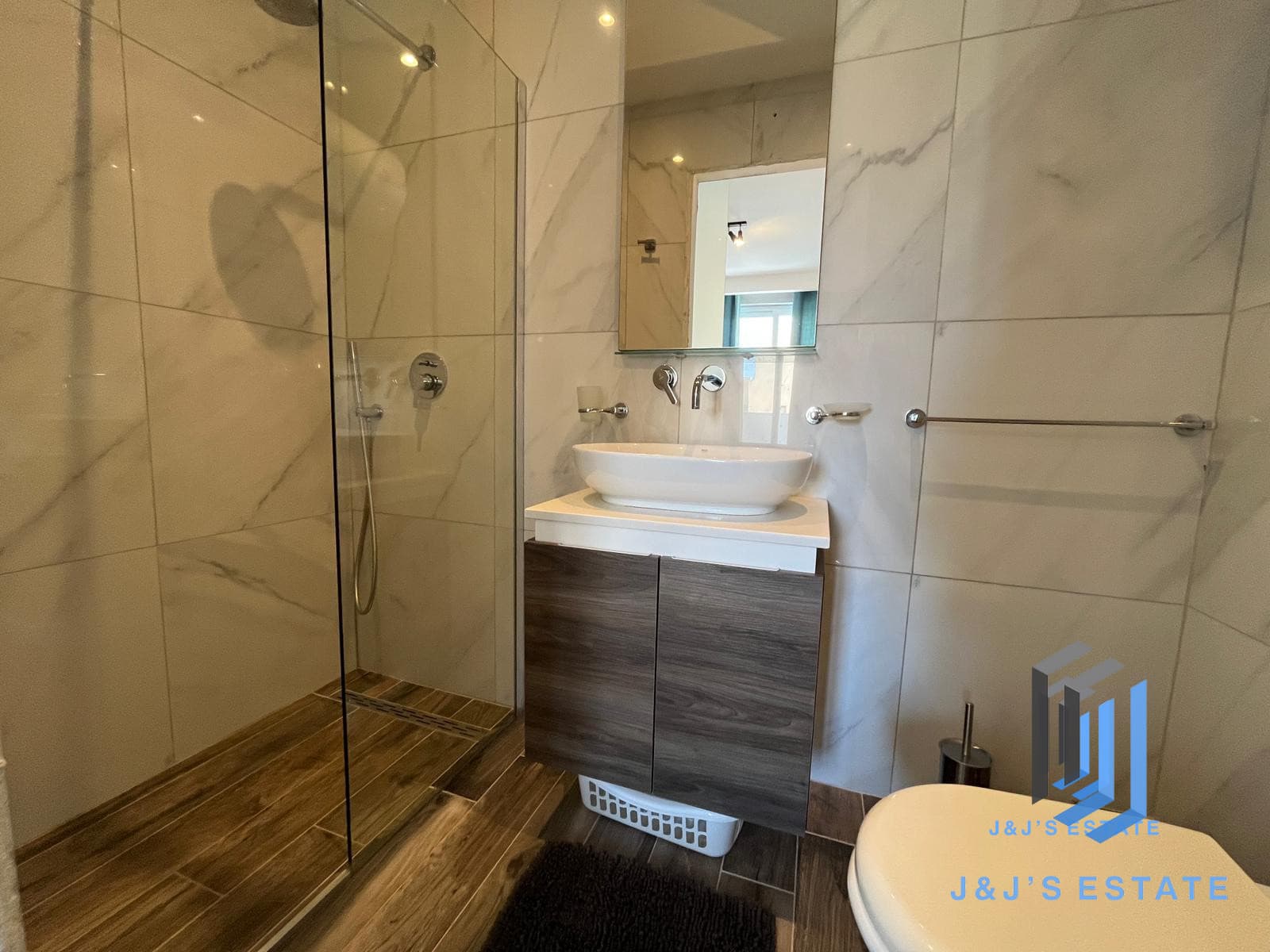 Modern 2-Bedroom Apartment in Gzira · 7