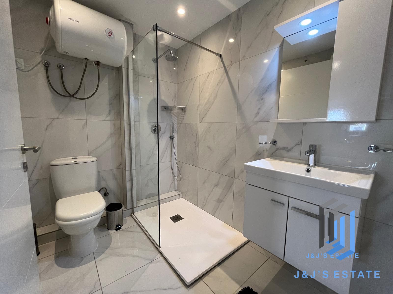 Modern 2-Bedroom Apartment in Gzira · 8