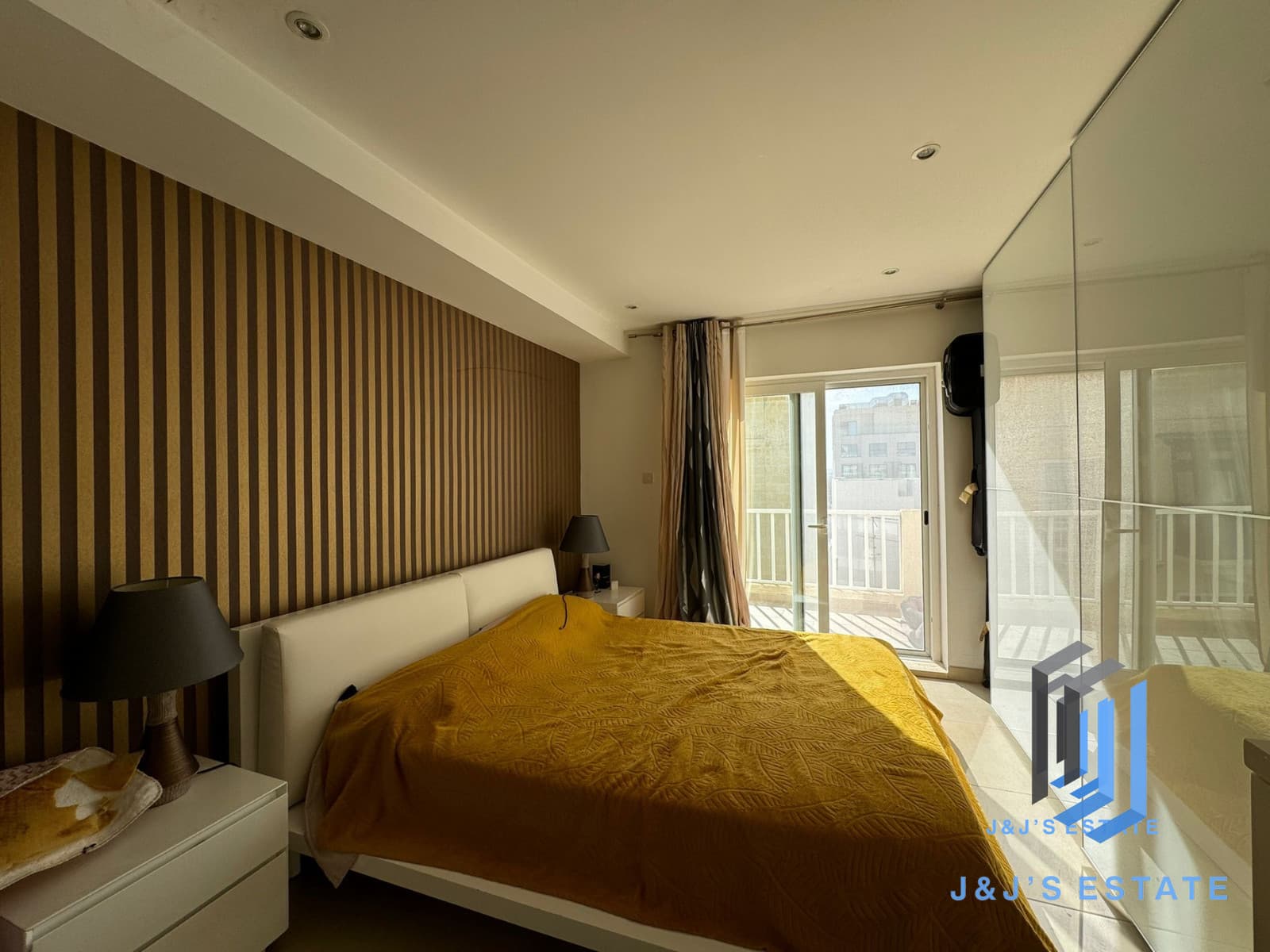 Modern 2-Bedroom Apartment in Tigné, Sliema