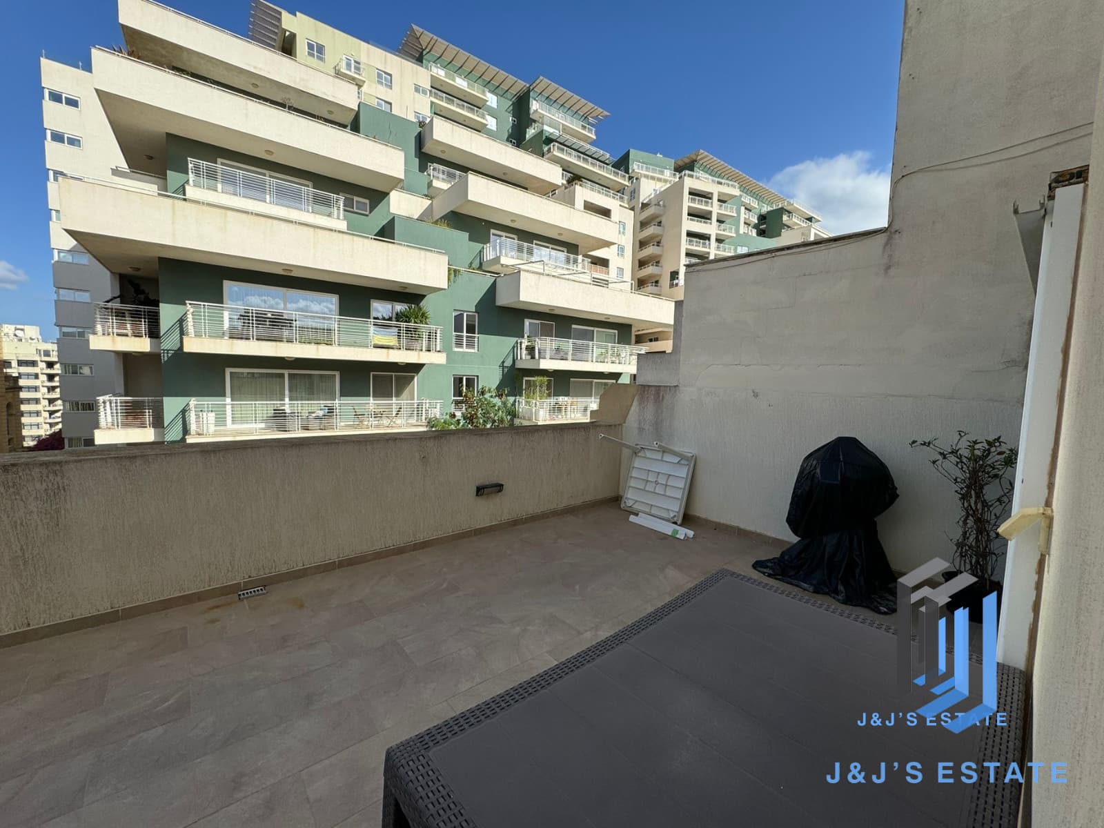 Modern 2-Bedroom Apartment in Tigné, Sliema · 2