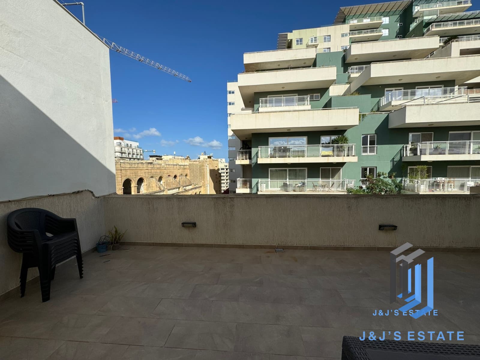 Modern 2-Bedroom Apartment in Tigné, Sliema · 6