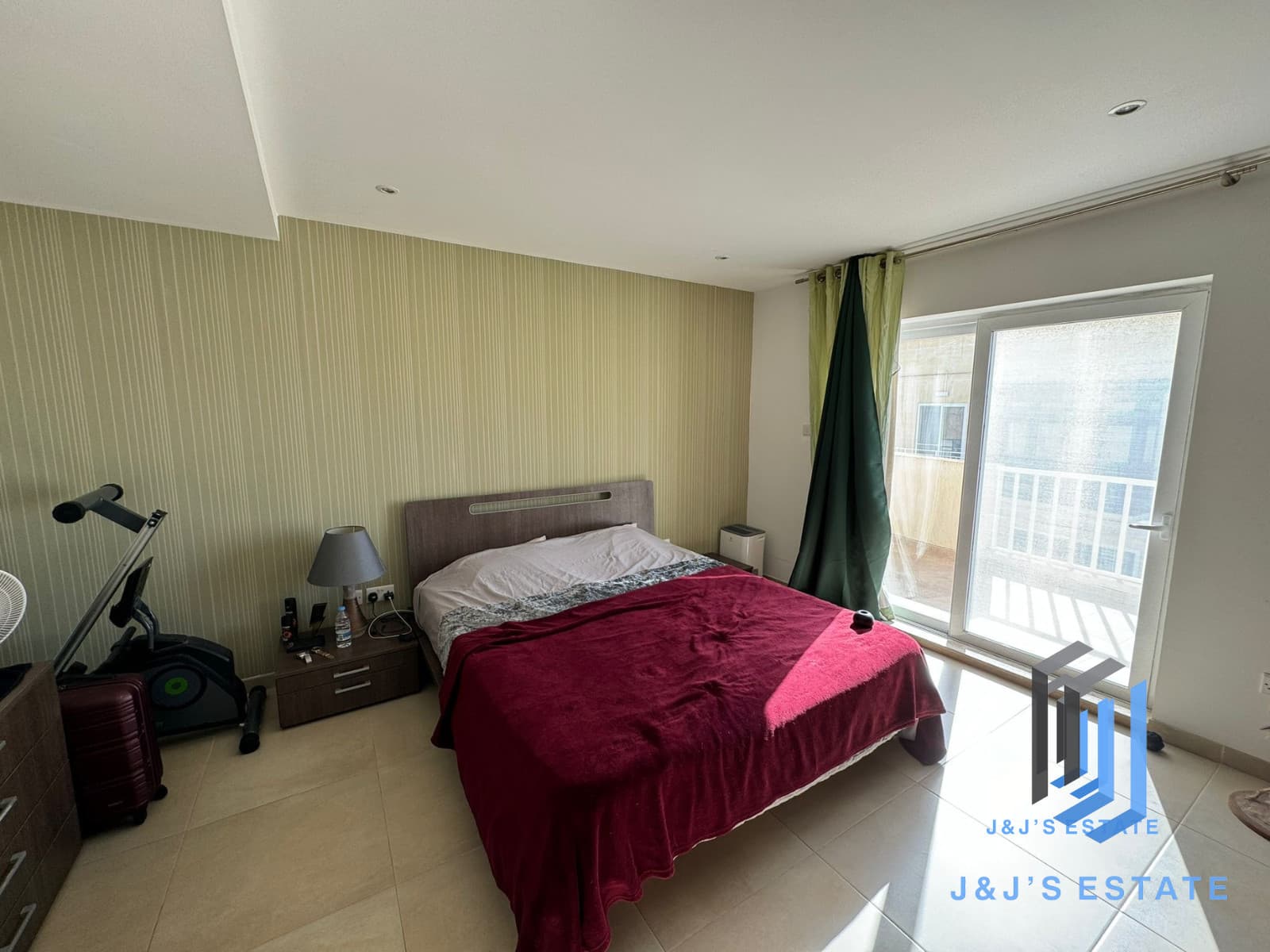 Modern 2-Bedroom Apartment in Tigné, Sliema · 13