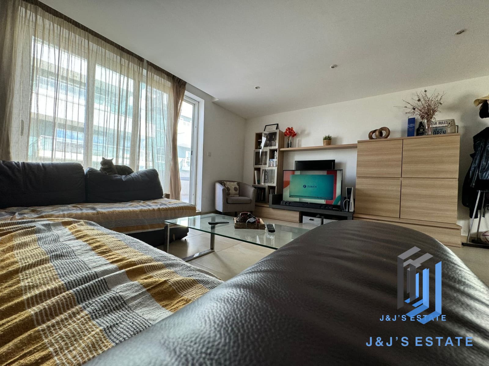 Modern 2-Bedroom Apartment in Tigné, Sliema · 14