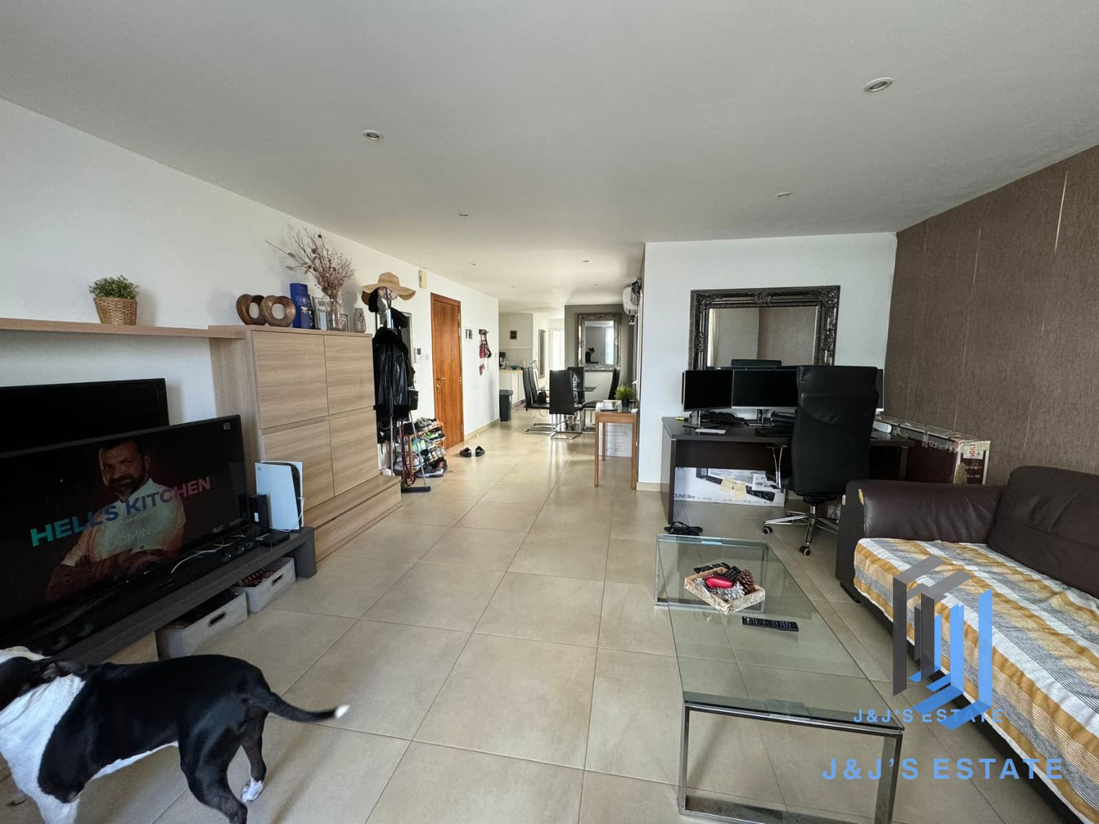 Modern 2-Bedroom Apartment in Tigné, Sliema · 15