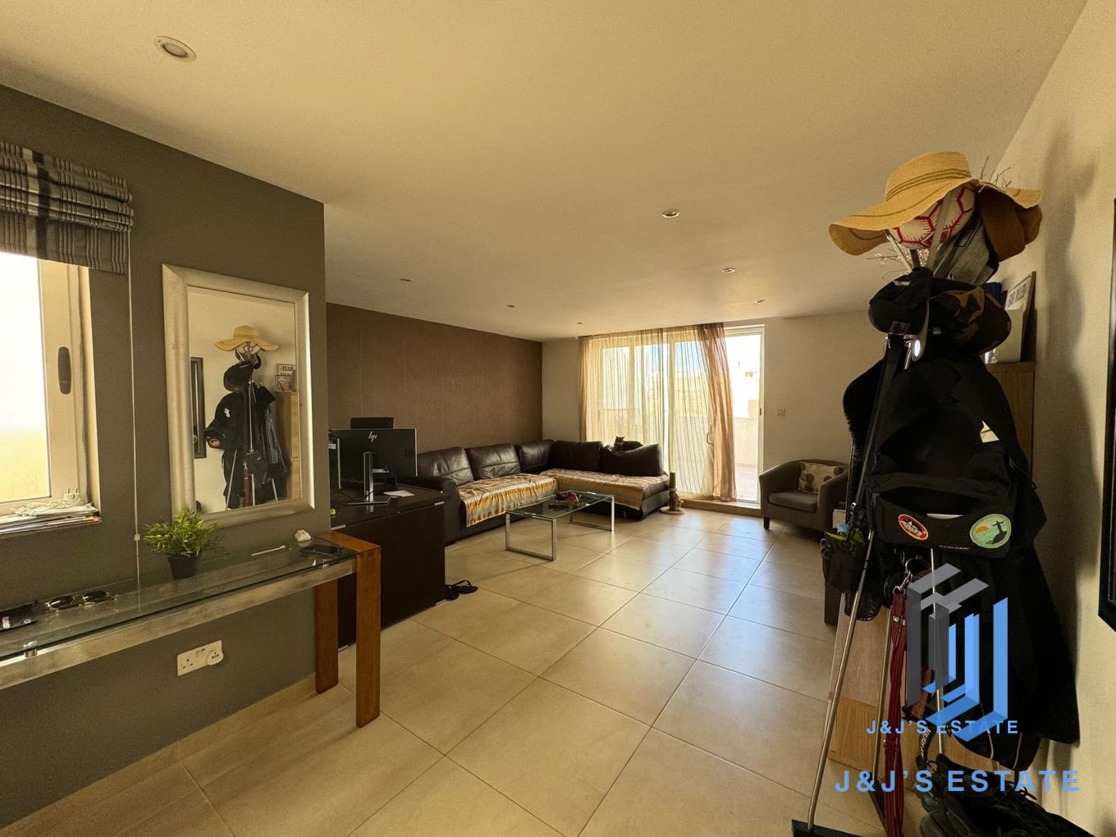 Modern 2-Bedroom Apartment in Tigné, Sliema · 16
