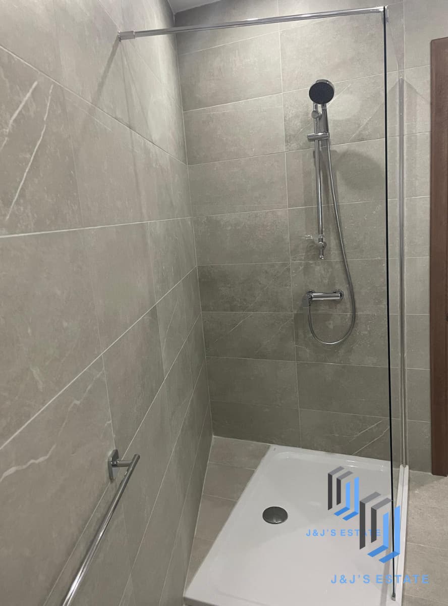 Modern 2-Bedroom Apartment in Qawra · 4