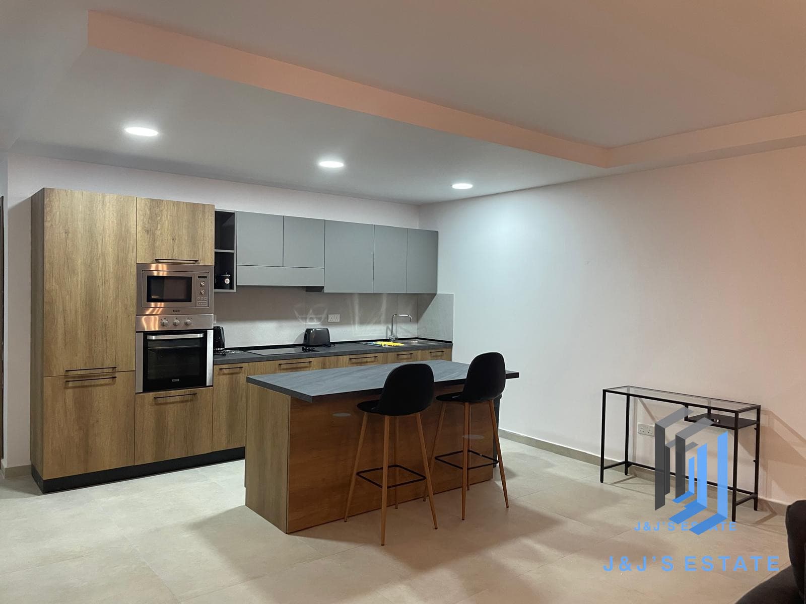 Modern 2-Bedroom Apartment in Qawra · 5