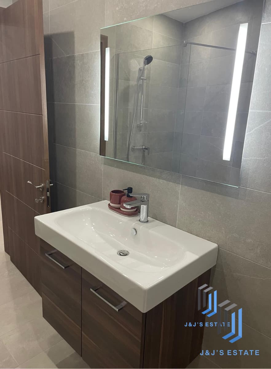 Modern 2-Bedroom Apartment in Qawra · 6