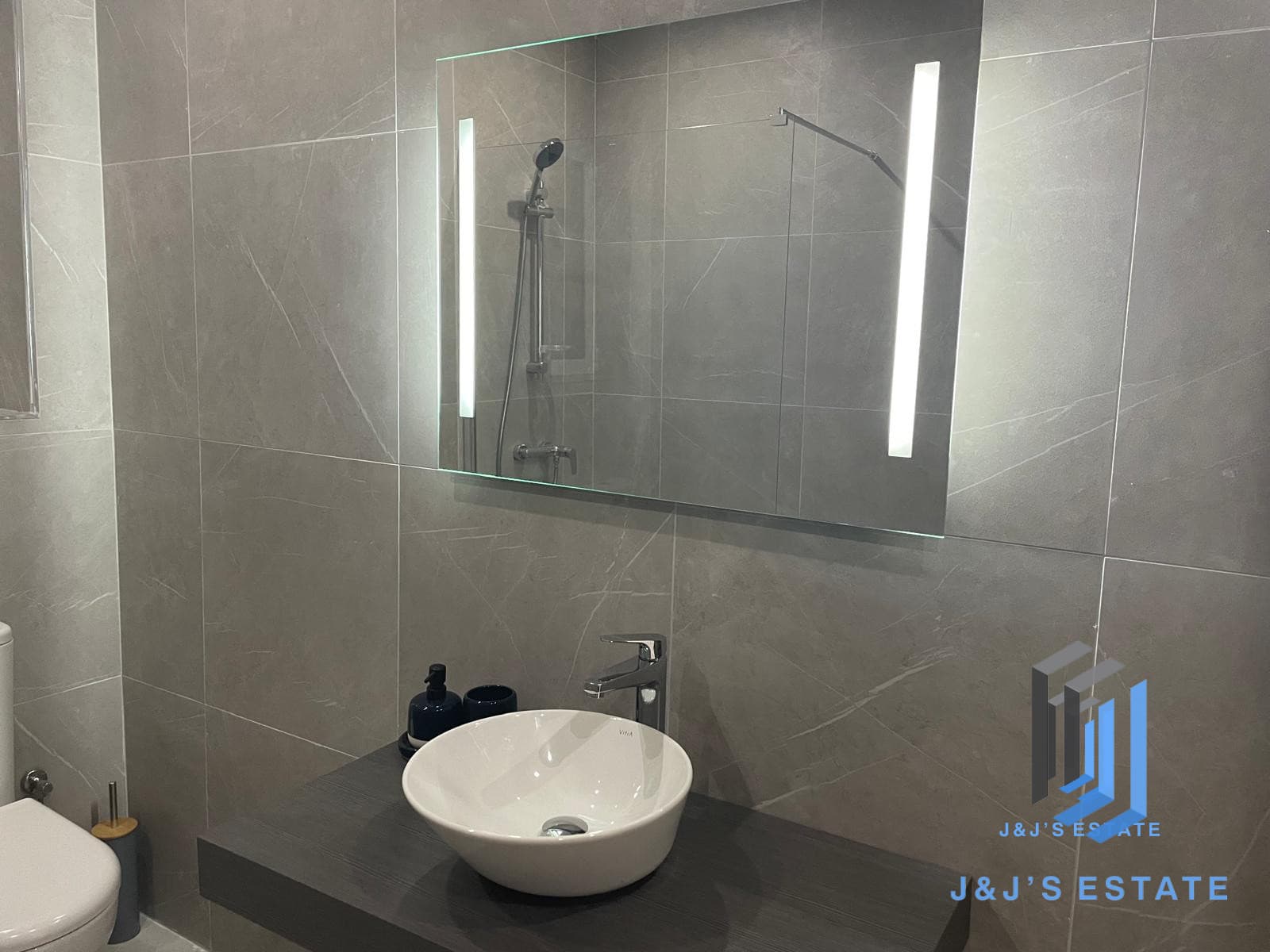 Modern 2-Bedroom Apartment in Qawra · 7