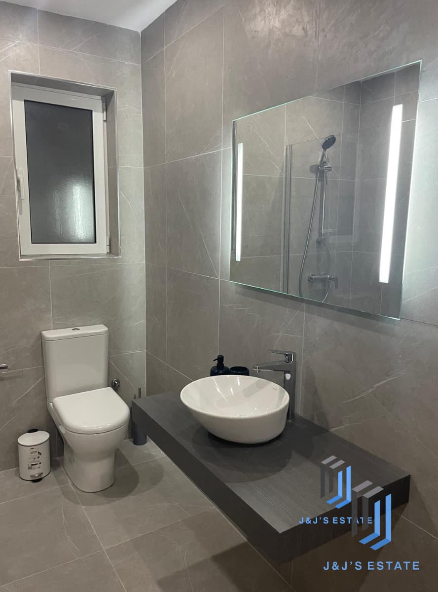 Modern 2-Bedroom Apartment in Qawra · 8