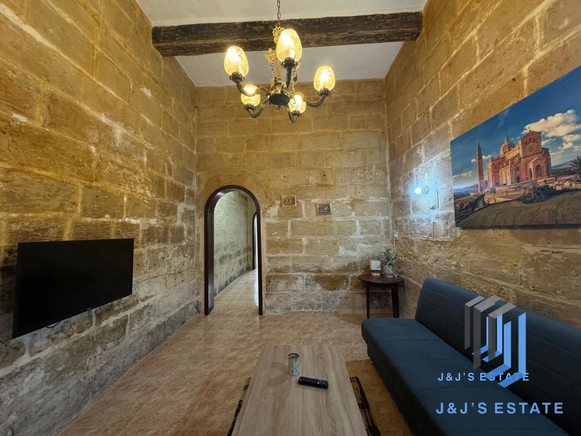 Modern 2-Bedroom Apartment in Sliema · 3