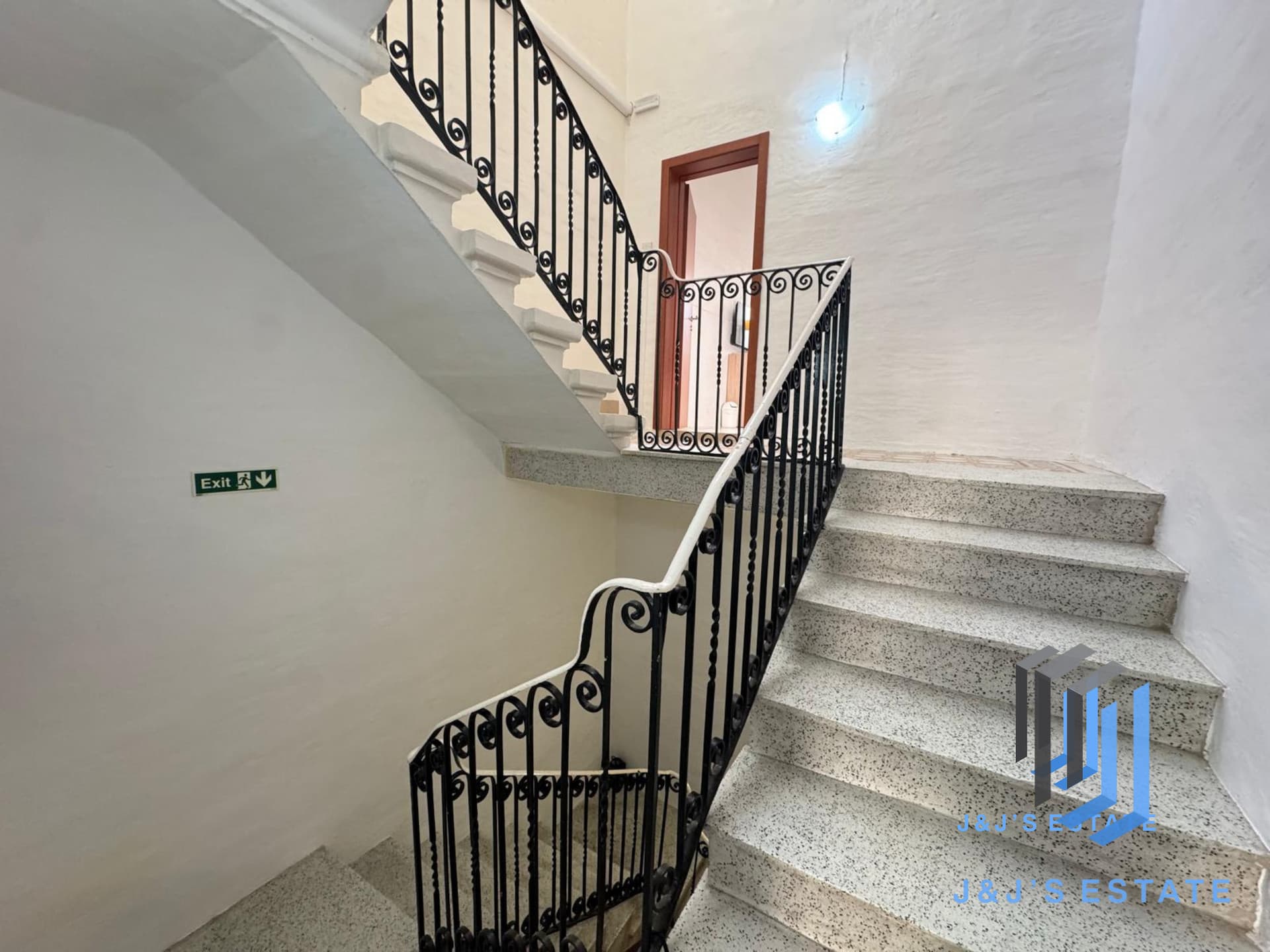 Modern 2-Bedroom Apartment in Sliema · 5