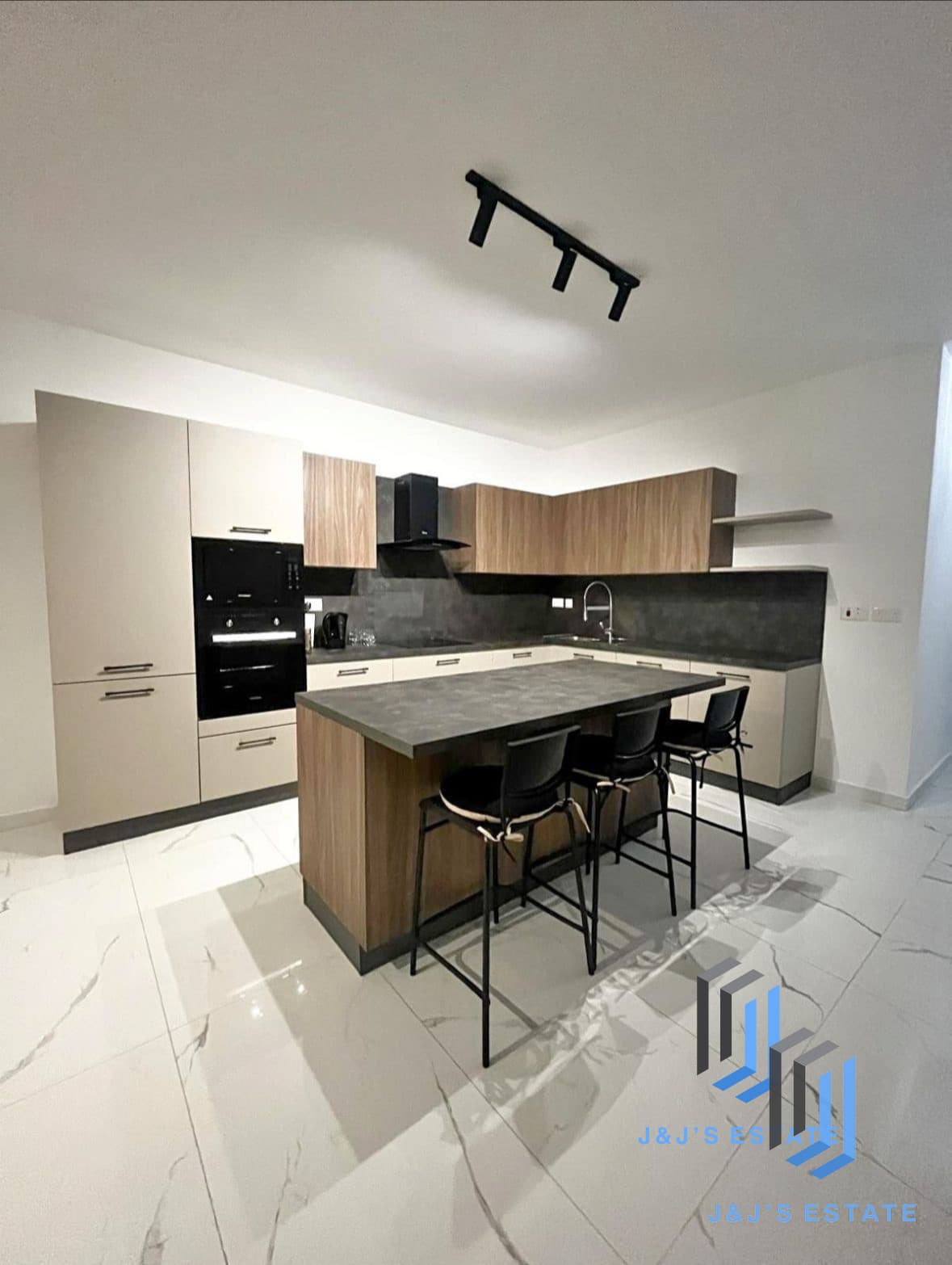 Bright & Modern Apartment in Marsaskala · 1