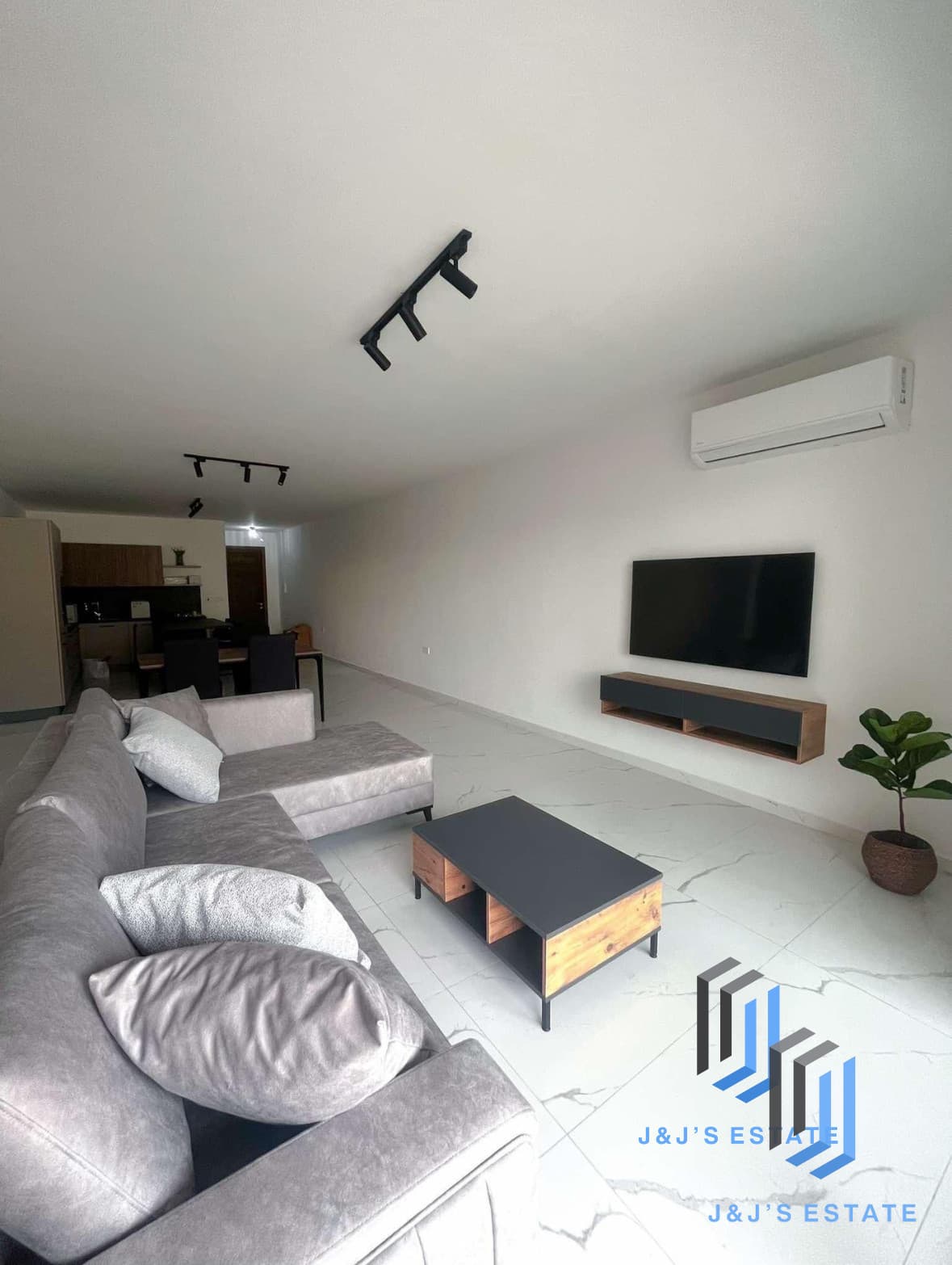 Bright & Modern Apartment in Marsaskala · 3
