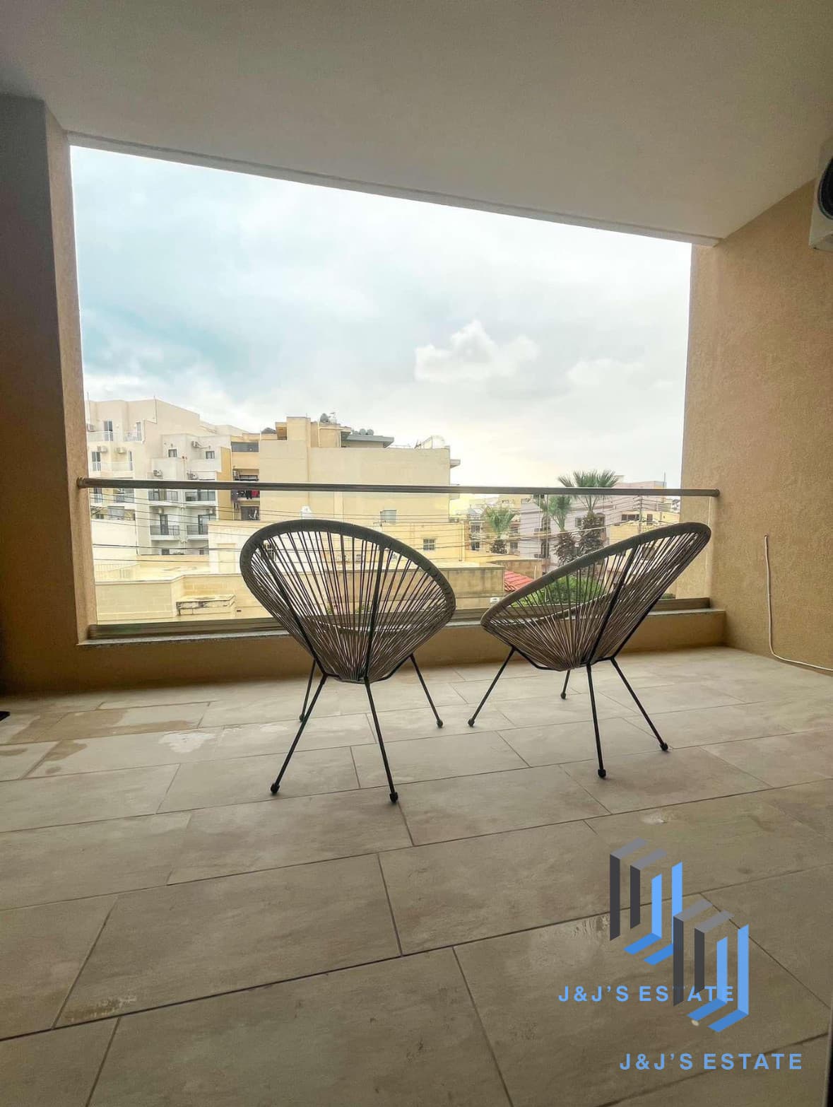 Bright & Modern Apartment in Marsaskala · 5