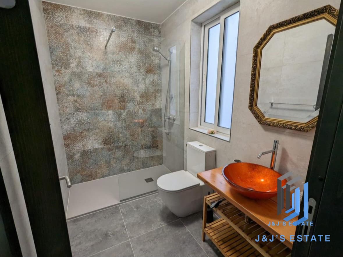 Stunning 3-Bedroom Apartment in Marsaskala · 8