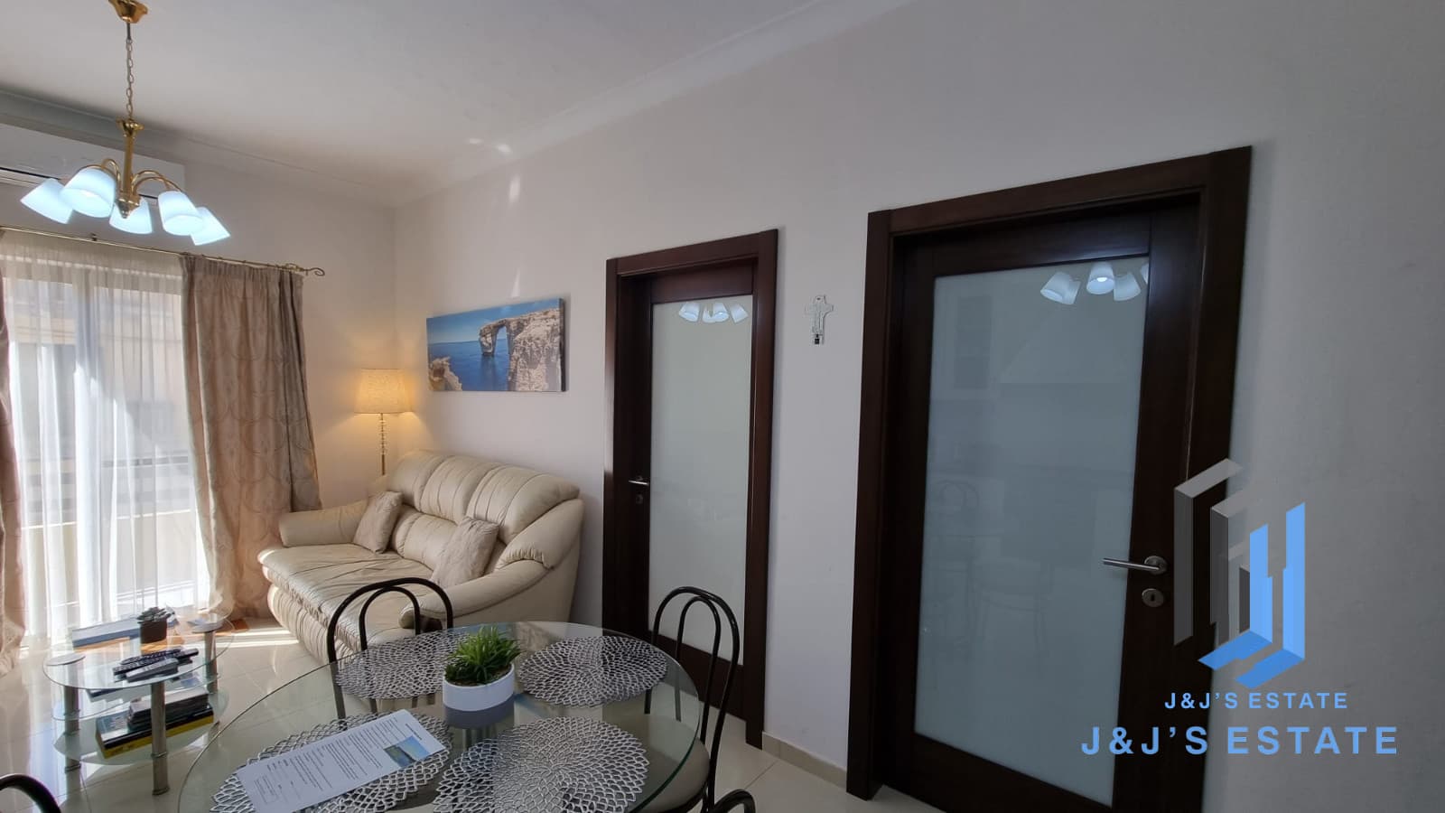 Cozy 2-Bedroom Apartment in Marsaskala · 3