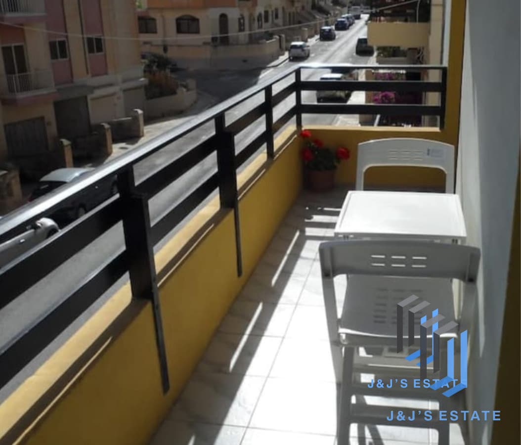 Cozy 2-Bedroom Apartment in Marsaskala · 4