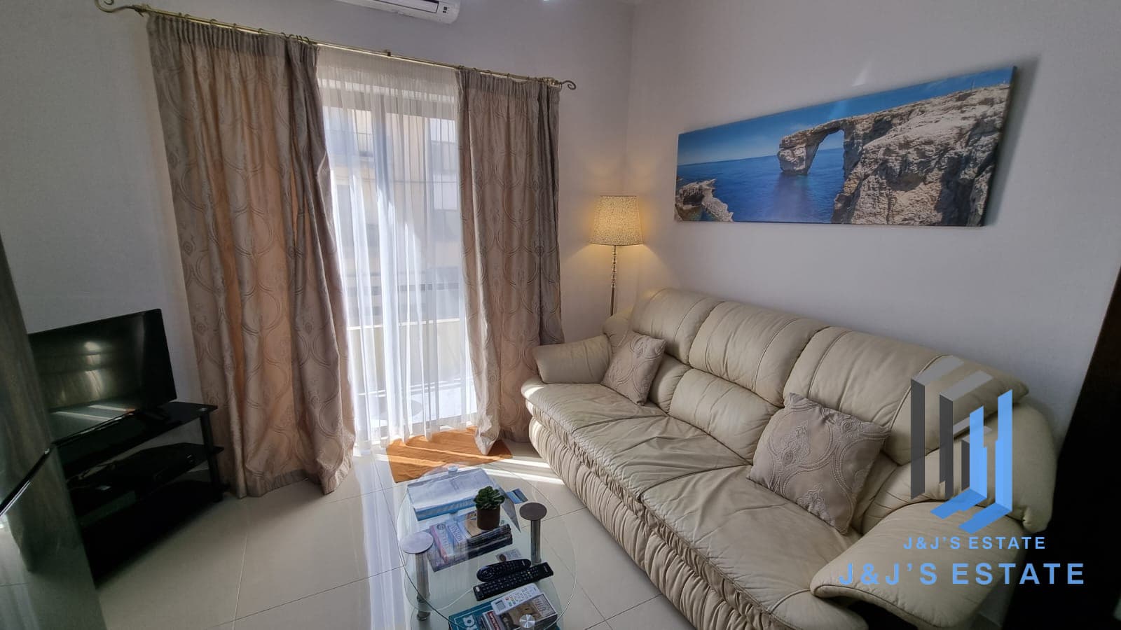 Cozy 2-Bedroom Apartment in Marsaskala · 5