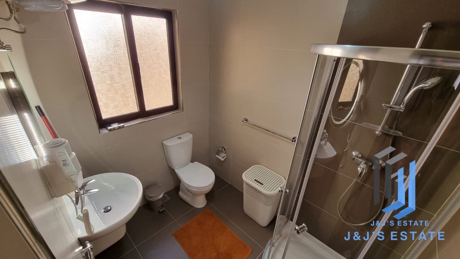 Cozy 2-Bedroom Apartment in Marsaskala · 8