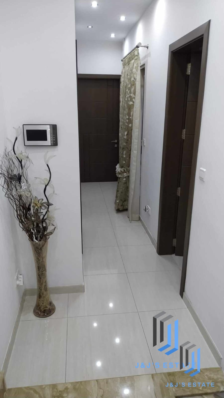 3-Bedroom Townhouse with Garage in Qormi · 4