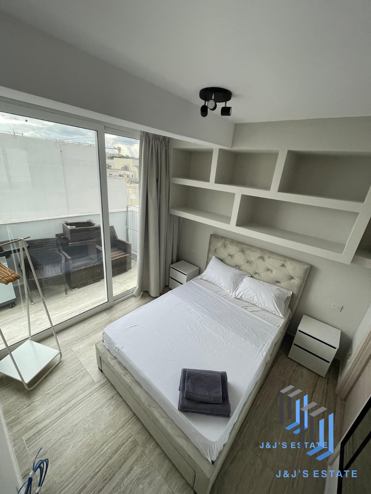 Brand-new one-bedroom penthouse with terrace in central Gzira · 5