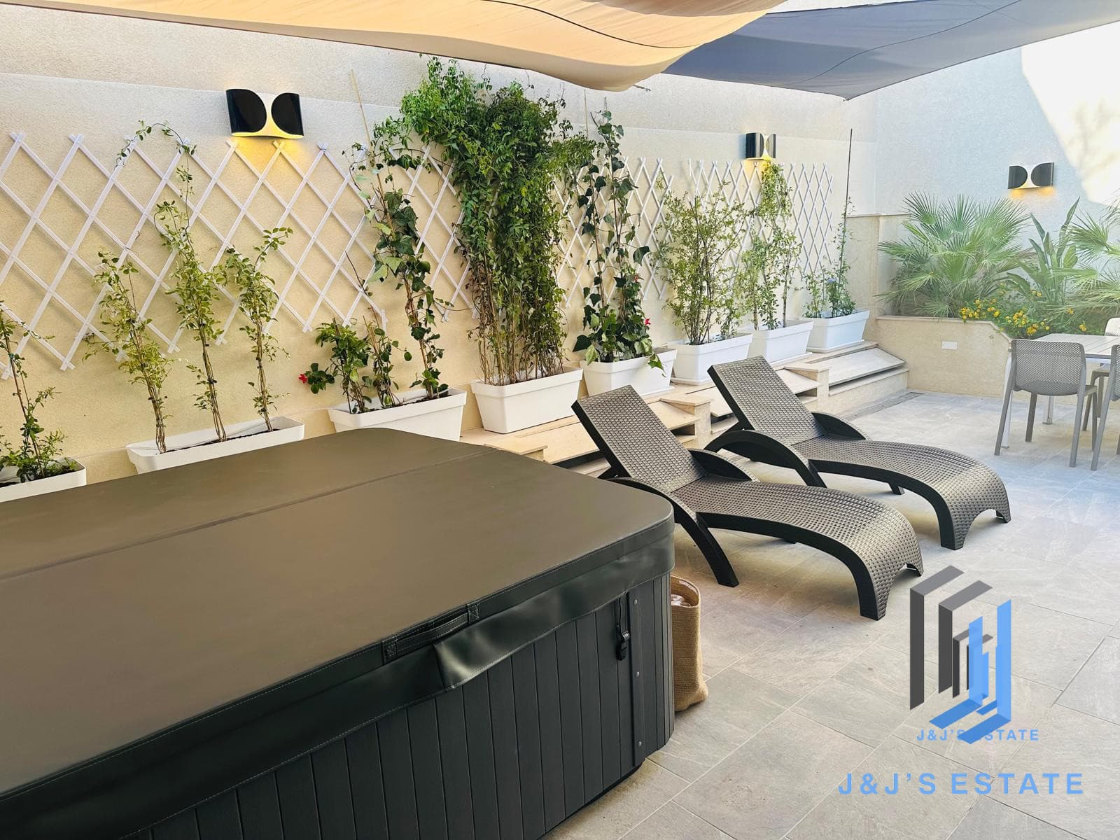 Furnished Semi-Detached Villa in Manikata near Golden Bay · 8