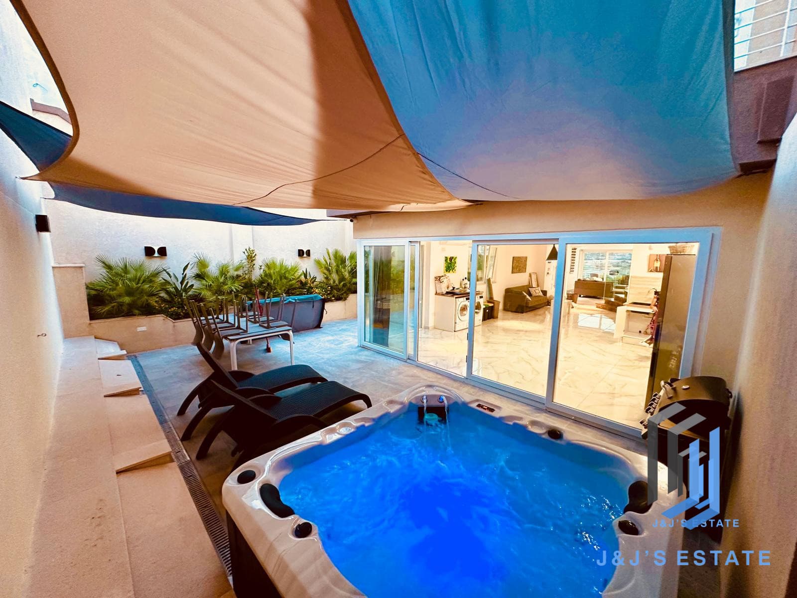 Furnished Semi-Detached Villa in Manikata near Golden Bay · 9