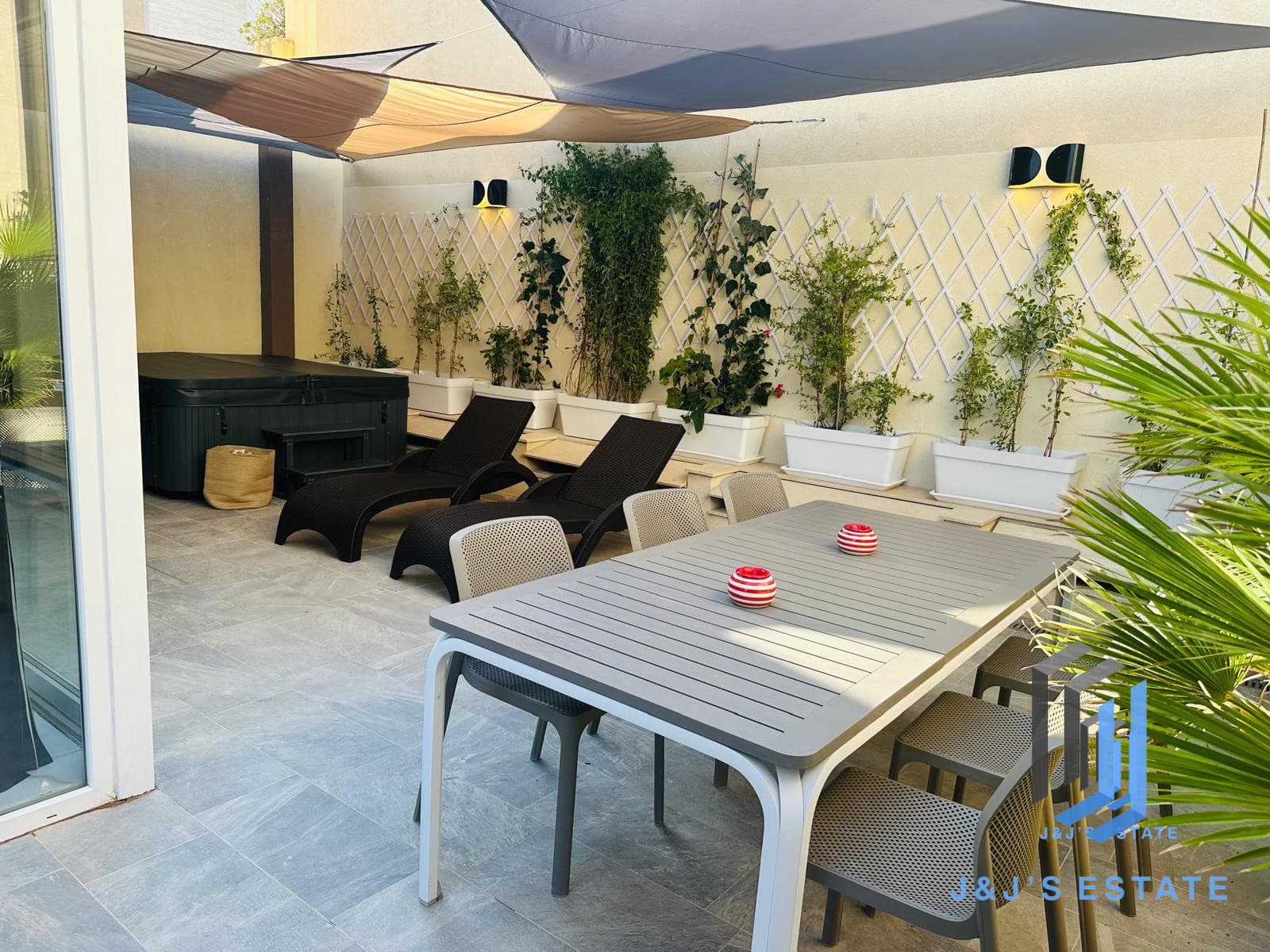 Furnished Semi-Detached Villa in Manikata near Golden Bay · 10