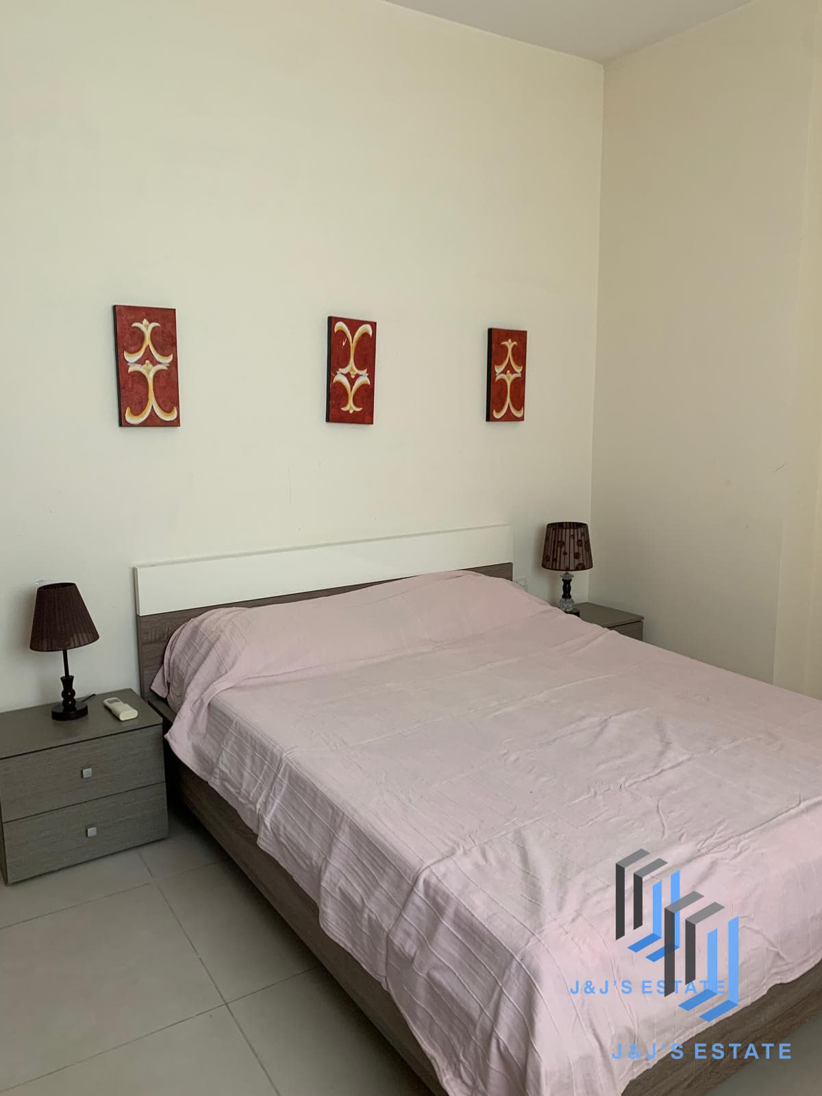 Modern 2-Bedroom Penthouse in Ibragg · 3