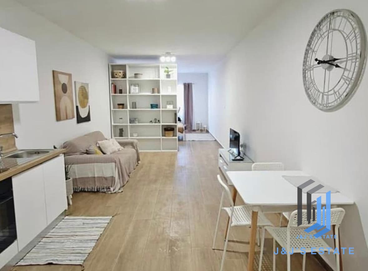 Designer Studio Apartment in Pietà · 3