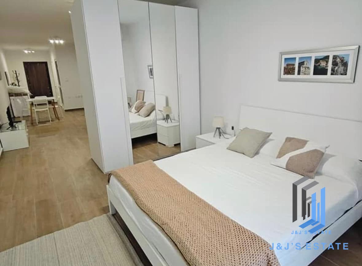 Designer Studio Apartment in Pietà · 5